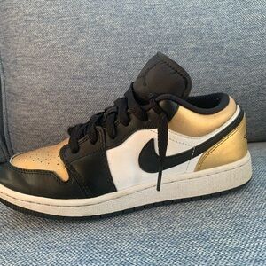 Jordan One Low, Black and Gold Size 4.5